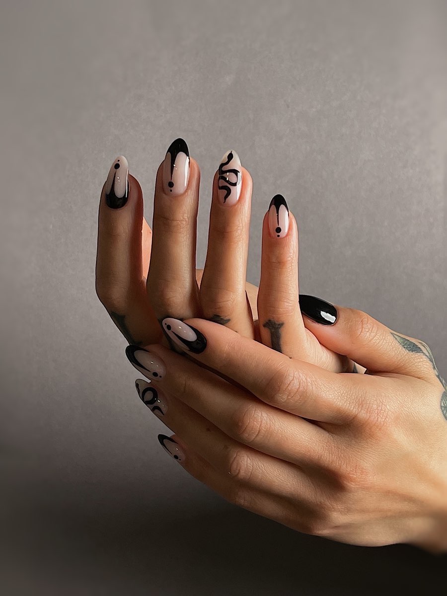 Black Nail Art